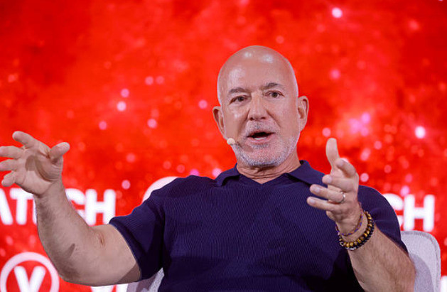Tập đoàn FSG bán 33% cổ phần Liverpool cho liên minh tỷ phú Jeff Bezos và Eduardo Saverin