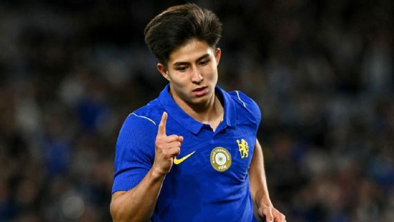 Chelsea chính thức ký hợp đồng dài hạn với Dastan Satpayev rồi lập tức cho Burnley mượn