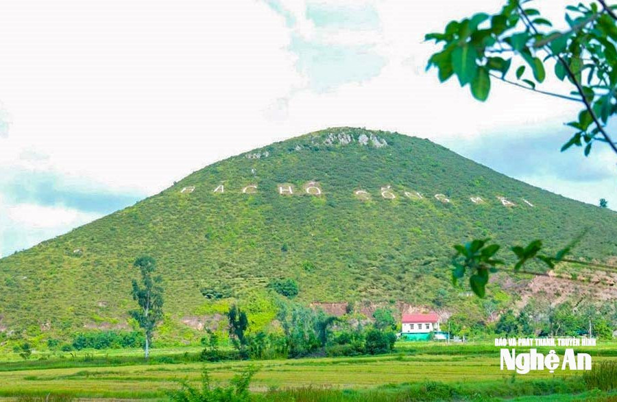 “Bác Hồ sống mãi” - một dòng chữ, triệu tấm lòng