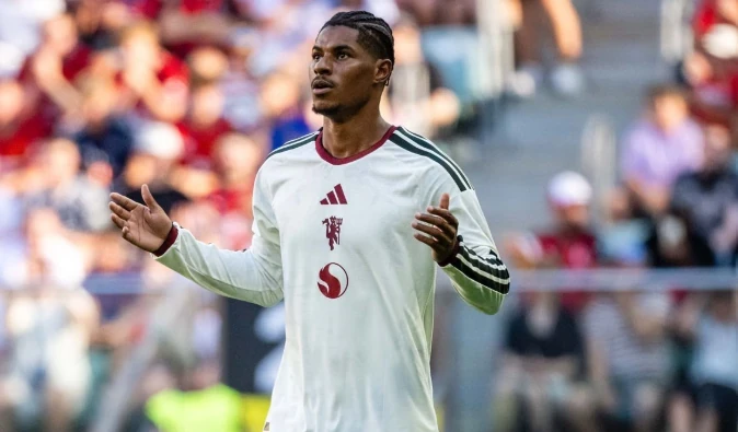 Marcus Rashford tái xuất ấn tượng giúp HLV Michael Carrick giải bài toán hàng công Man Utd