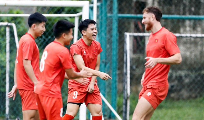 HLV Kim Sang-sik tính toán đội hình tuyển Việt Nam đấu Malaysia tại bán kết lượt đi ASEAN Cup 2026