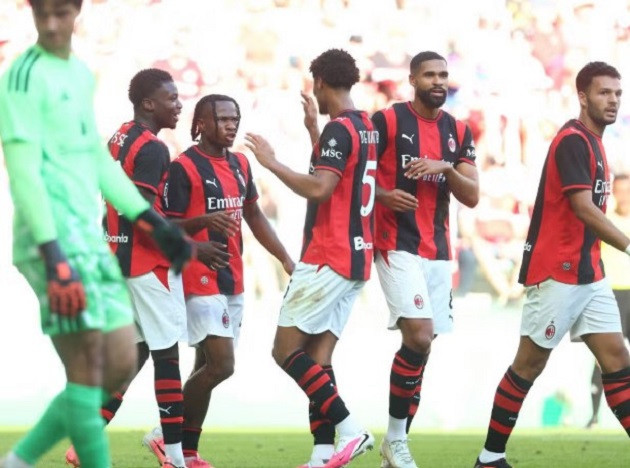 Manchester United thua AC Milan 2-4: Hàng thủ hời hợt và nỗi lo phạt đền của Bruno Fernandes