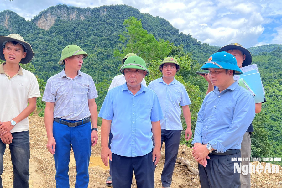 Phó Chủ tịch UBND tỉnh Nguyễn Văn Đệ kiểm tra thực tế các dự án tái định cư tại xã Mỹ Lý và Bắc Lý