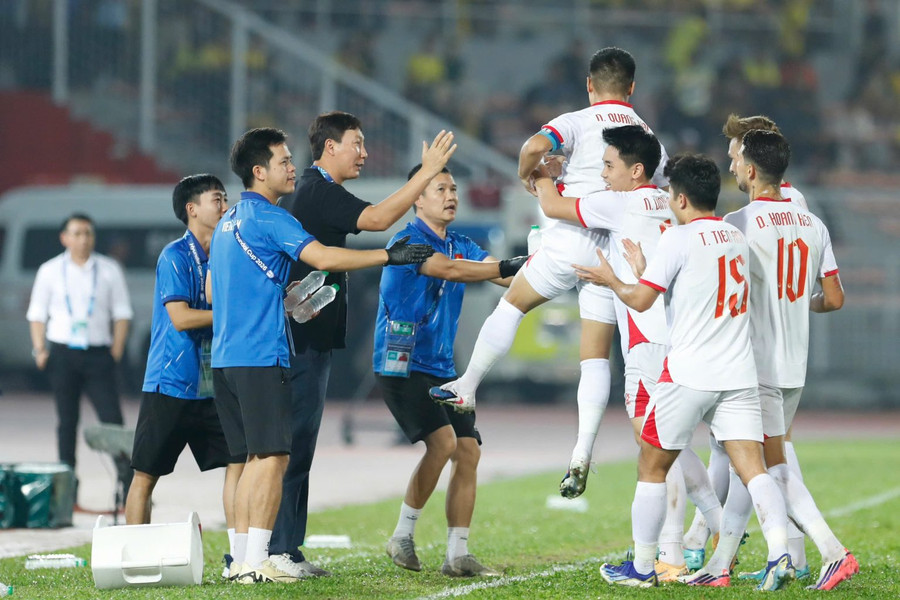 Tuyển Việt Nam hạ Malaysia 2-0 tại ASEAN Cup 2026: Xuân Son phá kỷ lục và bước ngoặt VAR