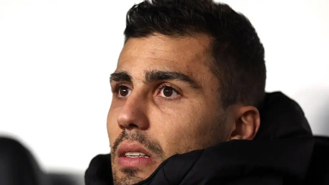 Barcelona chiêu mộ thành công Rodri và cú đòn đau giáng vào đại kình địch Real Madrid