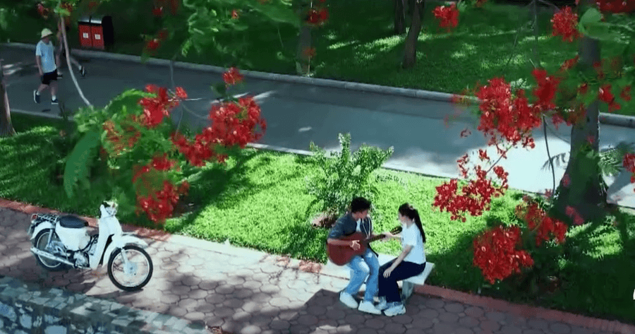 Phim Mùa hè năm ấy tập 5: Khánh bộc lộ tình cảm ngọt ngào với Phương qua bản nhạc ghi-ta