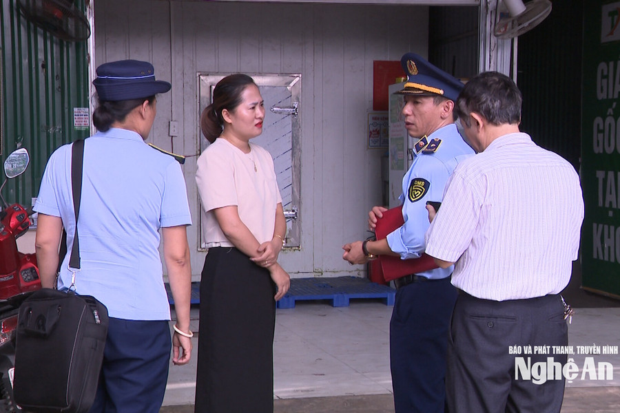 Lương tăng, giá tăng: Lời giải nào để giữ sức mua?