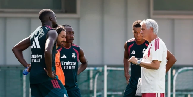 HLV Jose Mourinho tái thiết Real Madrid với sơ đồ 4-2-3-1 và bài toán kết hợp 6 tân binh