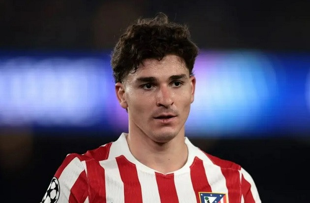 Julian Alvarez mắc kẹt tại Atletico Madrid khi Barcelona bế tắc thương vụ chuyển nhượng