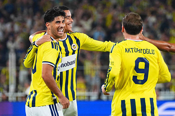 Greenwood tỏa sáng giúp Fenerbahce cầm hòa Lyon 1-1 ở lượt đi vòng loại Champions League
