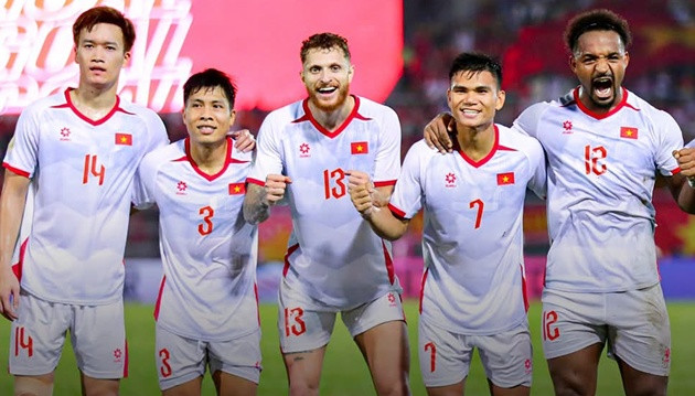 HLV Kim Sang-sik tính toán xoay tua hàng công tuyển Việt Nam ở trận lượt về với Malaysia