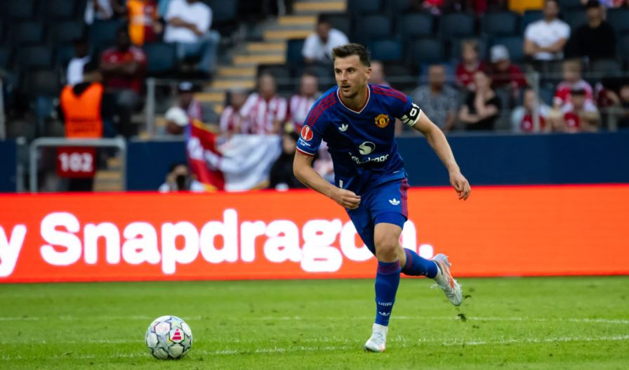Chiến thuật truyền thông của Carrick gây tác dụng ngược với Mason Mount tại Manchester United