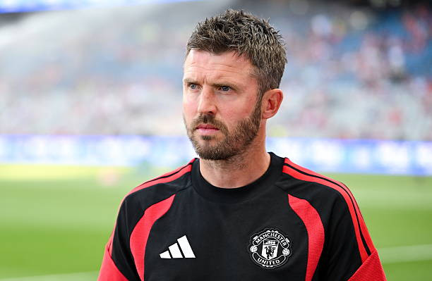 Lỗ hổng sơ đồ 3 hậu vệ ám ảnh Manchester United của HLV Michael Carrick sau trận thua AC Milan