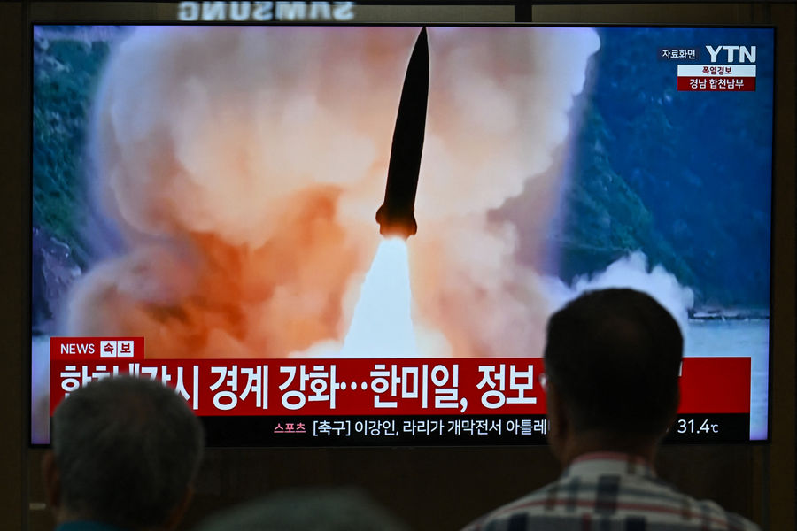 Hàn Quốc thông báo Triều Tiên phóng tên lửa ngay sau tuyên bố của ông Donald Trump về ông Kim Jong Un