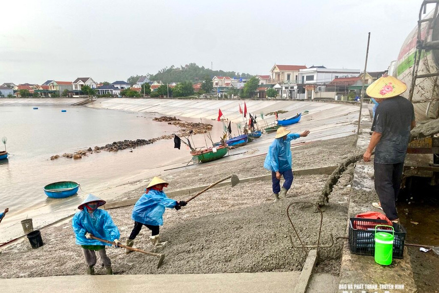 Gia cố đê biển, chủ động ứng phó thiên tai