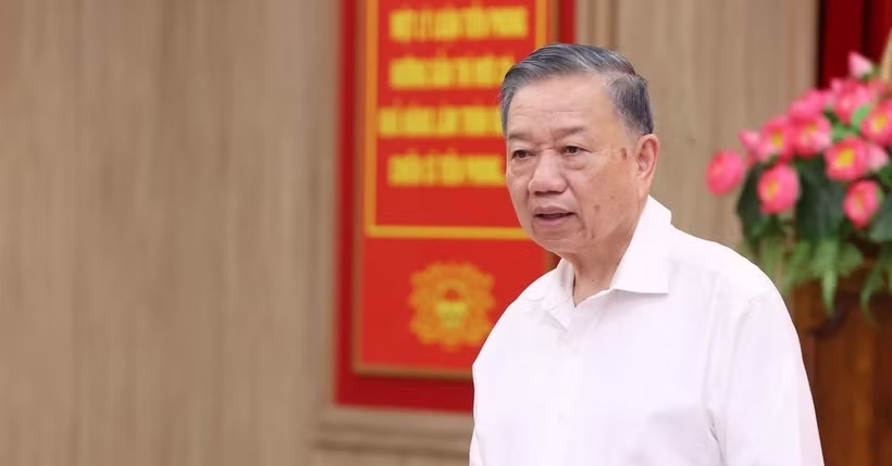 Không để thực tiễn đi quá xa rồi lý luận mới tổng kết