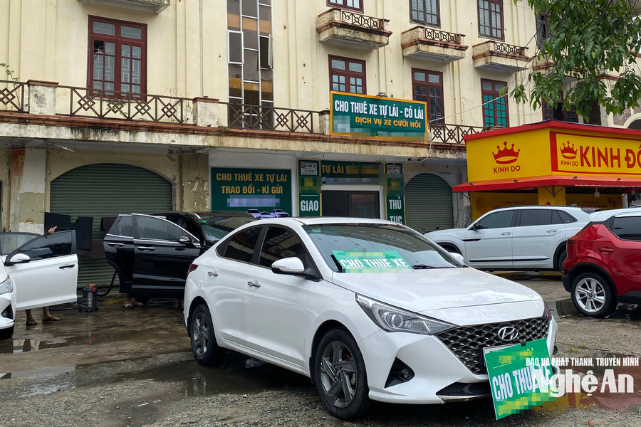 Thị trường thuê xe tự lái khá sôi động, xe điện đắt khách dịp 2/9