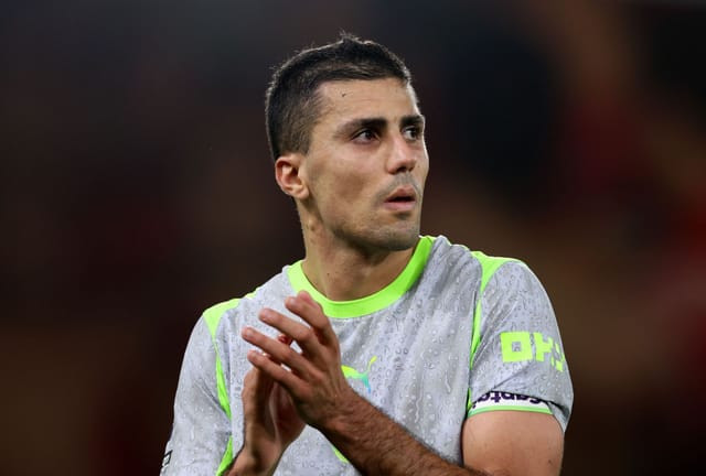 Joe Cole khuyên Man City chiêu mộ Enzo Fernandez thay thế vị trí Rodri để lại nơi tuyến giữa