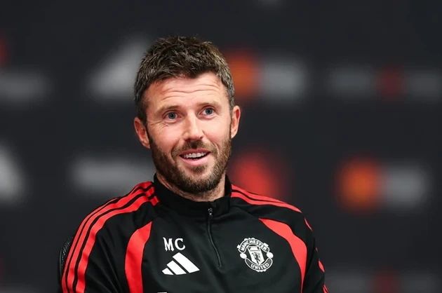 HLV Michael Carrick phản bác nhận định Man Utd có lịch thi đấu dễ dàng tại Ngoại hạng Anh