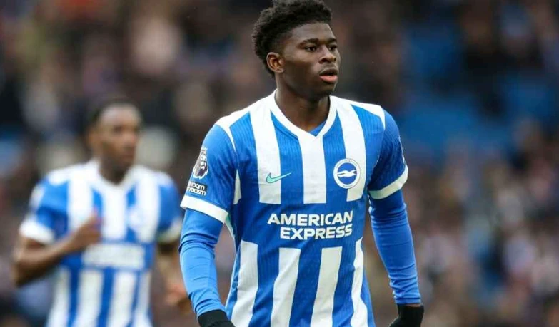 Man Utd chi 70 triệu bảng hoàn tất thỏa thuận chiêu mộ tiền vệ Carlos Baleba từ Brighton