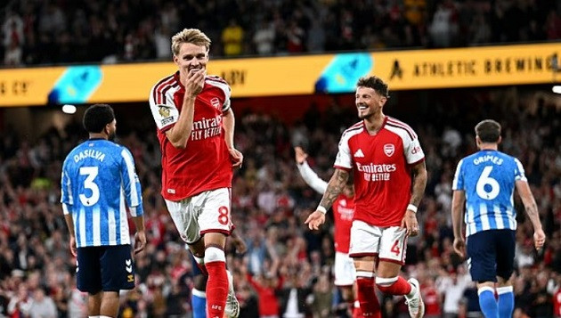 Arsenal thị uy sức mạnh với chiến thắng 3-0 trước Coventry ngày ra quân Ngoại hạng Anh