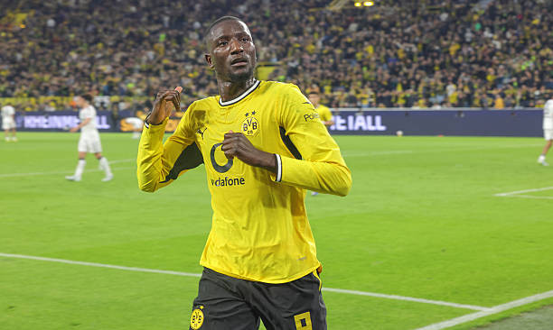 Barcelona liên hệ Borussia Dortmund để chiêu mộ chân sút hàng đầu Serhou Guirassy