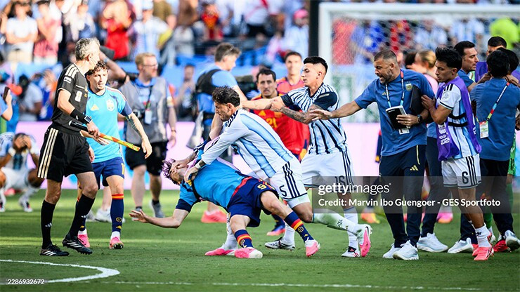 Argentina quyết kháng cáo án phạt 321.000 USD từ FIFA và dùng tiền lệ Messi sau 9 năm