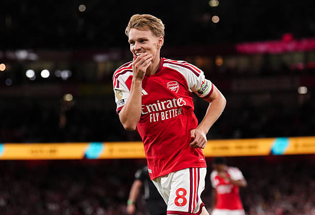 Martin Odegaard bùng nổ giúp Arsenal đánh bại Coventry City 3-0 ở trận mở màn Ngoại hạng Anh