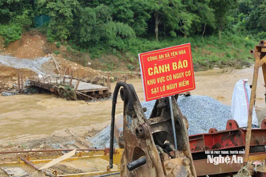 Sạt lở sau mưa lớn, 2 xã vùng cao Nga My và Yên Hòa bị chia cắt