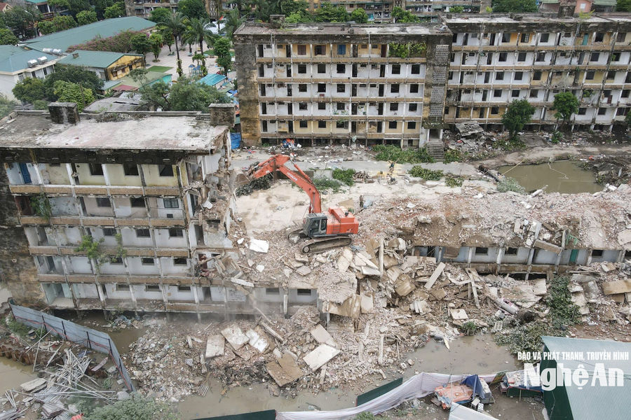 Chính thức phá dỡ 2 tòa chung cư C5, C6 Quang Trung