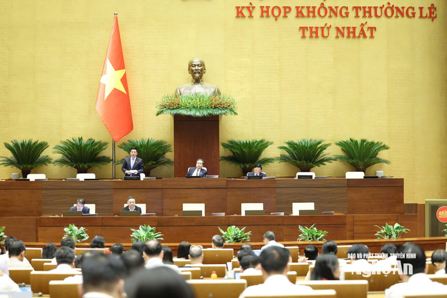 Quốc hội thông qua Luật Dầu khí (sửa đổi); Luật sửa đổi, bổ sung một số điều của Luật Hải quan; Luật Phổ biến, giáo dục pháp luật (sửa đổi)