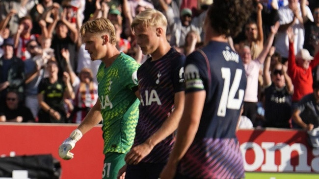 Brentford đè bẹp Tottenham 3-0 ở vòng mở màn Ngoại hạng Anh: Cơn ác mộng của HLV De Zerbi