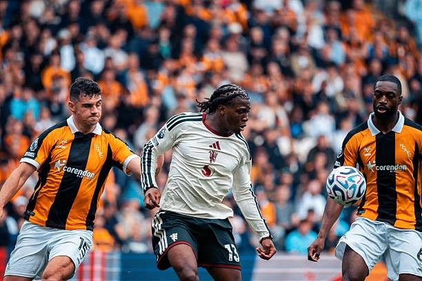 HLV Michael Carrick kiên quyết bảo vệ Patrik Dorgu sau trận thua sốc 0-2 trước Hull City