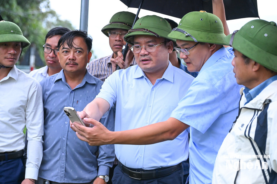 Phó Chủ tịch UBND tỉnh Phùng Thành Vinh kiểm tra tiến độ các dự án tại xã Mỹ Lý và Mường Lống