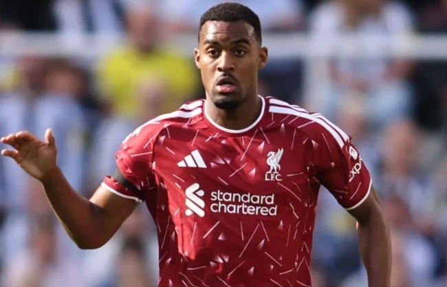 HLV Andoni Iraola và canh bạc tiền vệ trụ: Liverpool đối mặt nhiều rủi ro lớn tại Ngoại hạng Anh