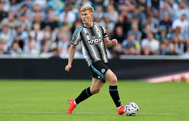 Newcastle hét giá Lewis Hall hơn 68 triệu bảng khiến kế hoạch chuyển nhượng MU lâm nguy