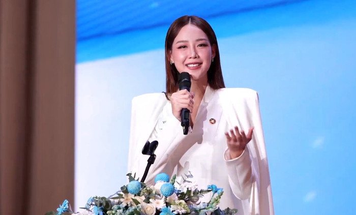 Bảo Ngọc gây ấn tượng tại Head to Head Challenge Miss World 73 trước Chủ tịch Julia Morley