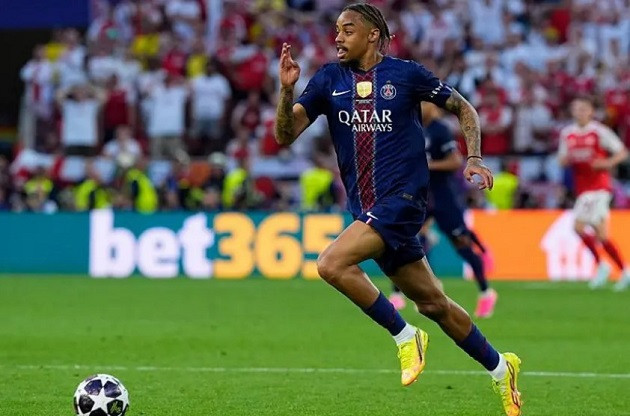 Arsenal sẵn sàng nhảy vào chiêu mộ Bradley Barcola khi Liverpool bế tắc đàm phán với PSG