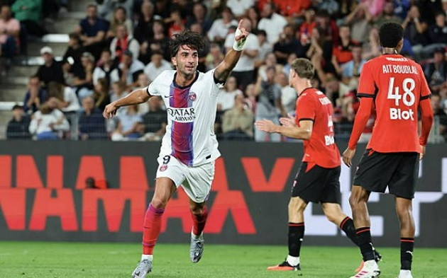 Tân binh Ferran Torres lập cú đúp cứu PSG thoát thua Rennes nghẹt thở ở vòng mở màn Ligue 1
