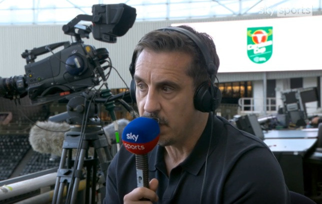 Gary Neville thúc giục Manchester United chiêu mộ thêm hai hậu vệ sau trận thua sốc Hull City
