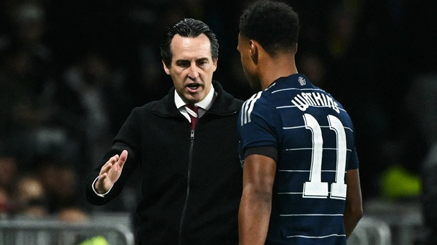 HLV Unai Emery giữ thái độ bí ẩn về tương lai Ollie Watkins sau thảm bại của Aston Villa