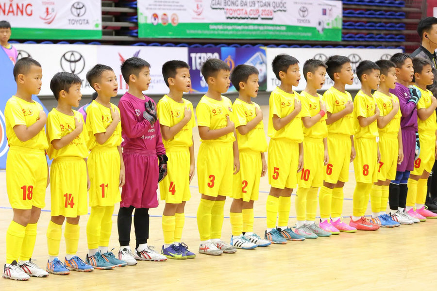 U9 Sông Lam Nghệ An nhận “cơn mưa” giải thưởng dù chỉ về Nhì