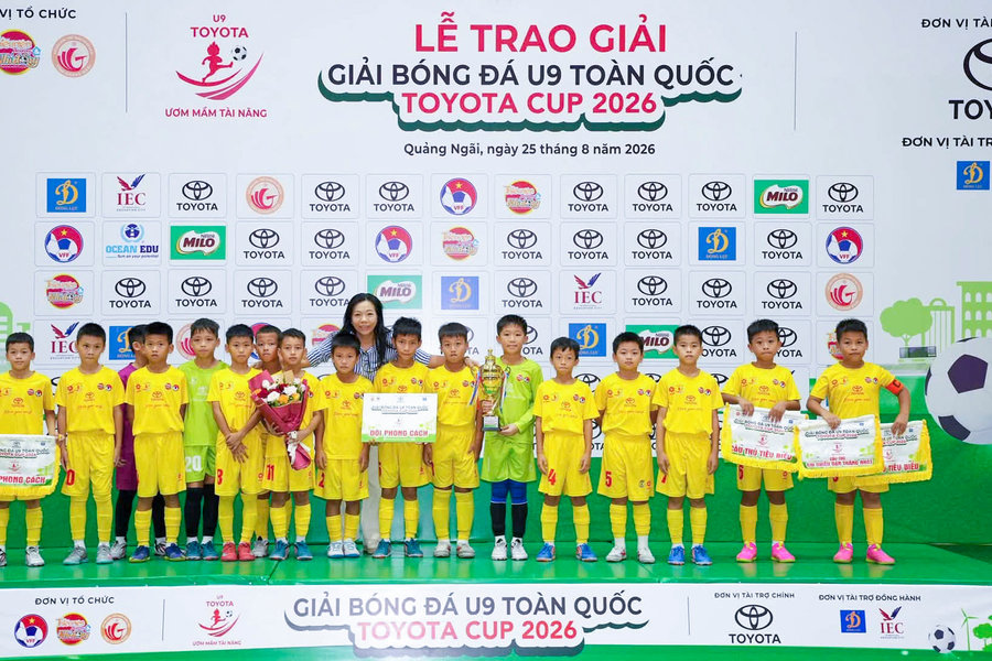 U9 Sông Lam Nghệ An nhận “cơn mưa” giải thưởng dù chỉ về Nhì