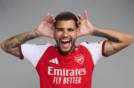 Arsenal thảnh thơi trên thị trường chuyển nhượng khi Man City và Liverpool rơi vào thế khó