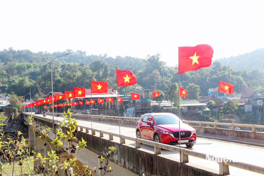 Bản làng miền Tây Nghệ An rộn ràng đón chào Tết Độc lập