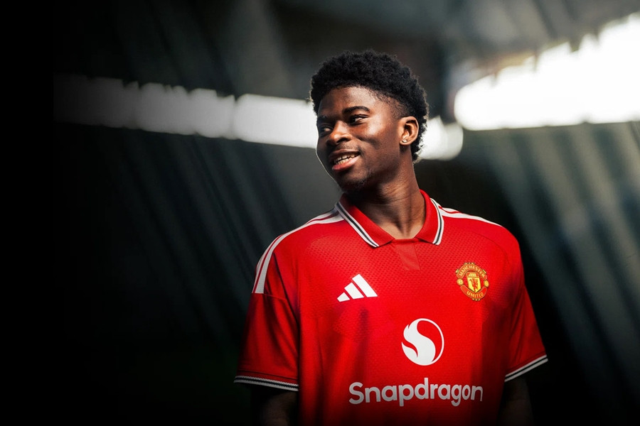 Manchester United chiêu mộ Carlos Baleba nhằm giải quyết bài toán tuyến giữa suốt 20 năm qua