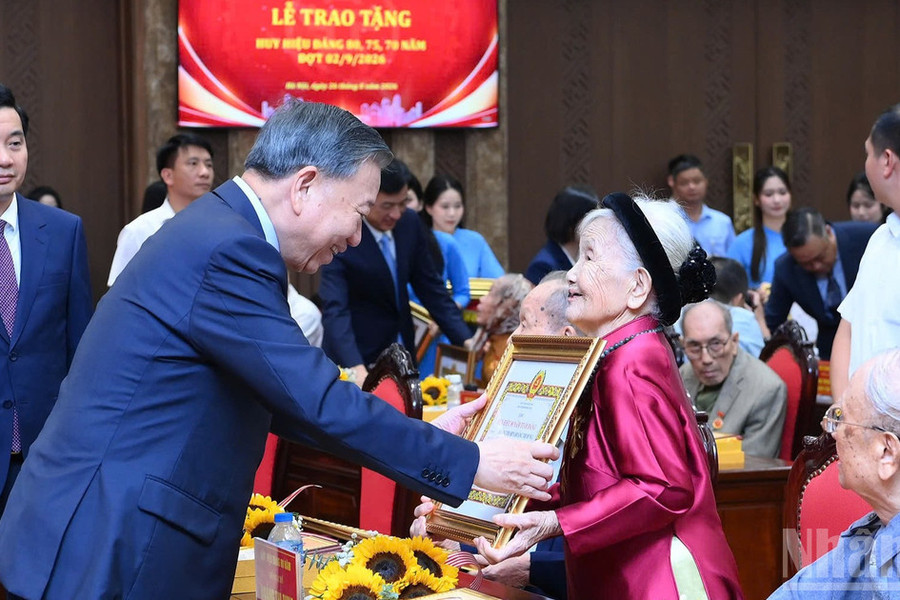 Đảng viên lão thành tiếp tục phát huy uy tín, trí tuệ, kinh nghiệm, tình cảm cách mạng