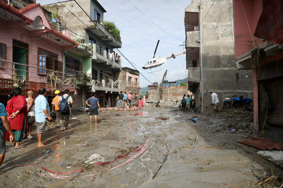 Thảm họa sập sông băng Nepal - Tây Tạng: Số người chết tăng lên 180, thân nhân mòn mỏi ngóng chờ phép màu