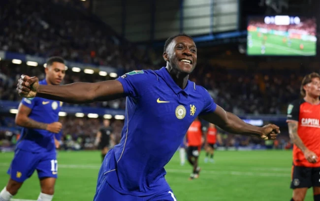 Danny Welbeck tỏa sáng rực rỡ giúp Chelsea đánh bại Luton Town 2-0 tại vòng 2 Carabao Cup