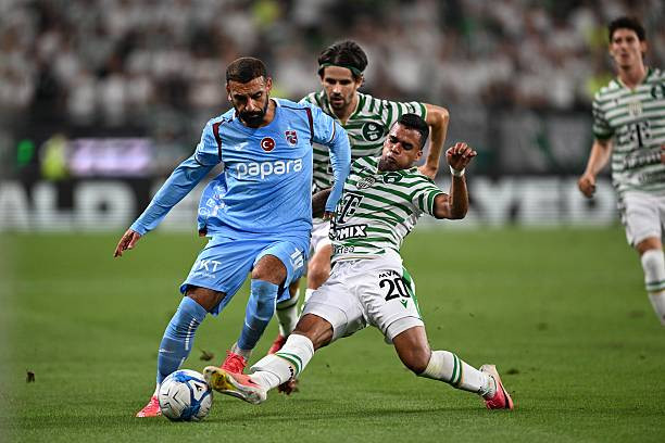 Trabzonspor nhận 2 thẻ đỏ và thua đậm Ferencvaros 0-4 tại lượt về vòng loại Europa League